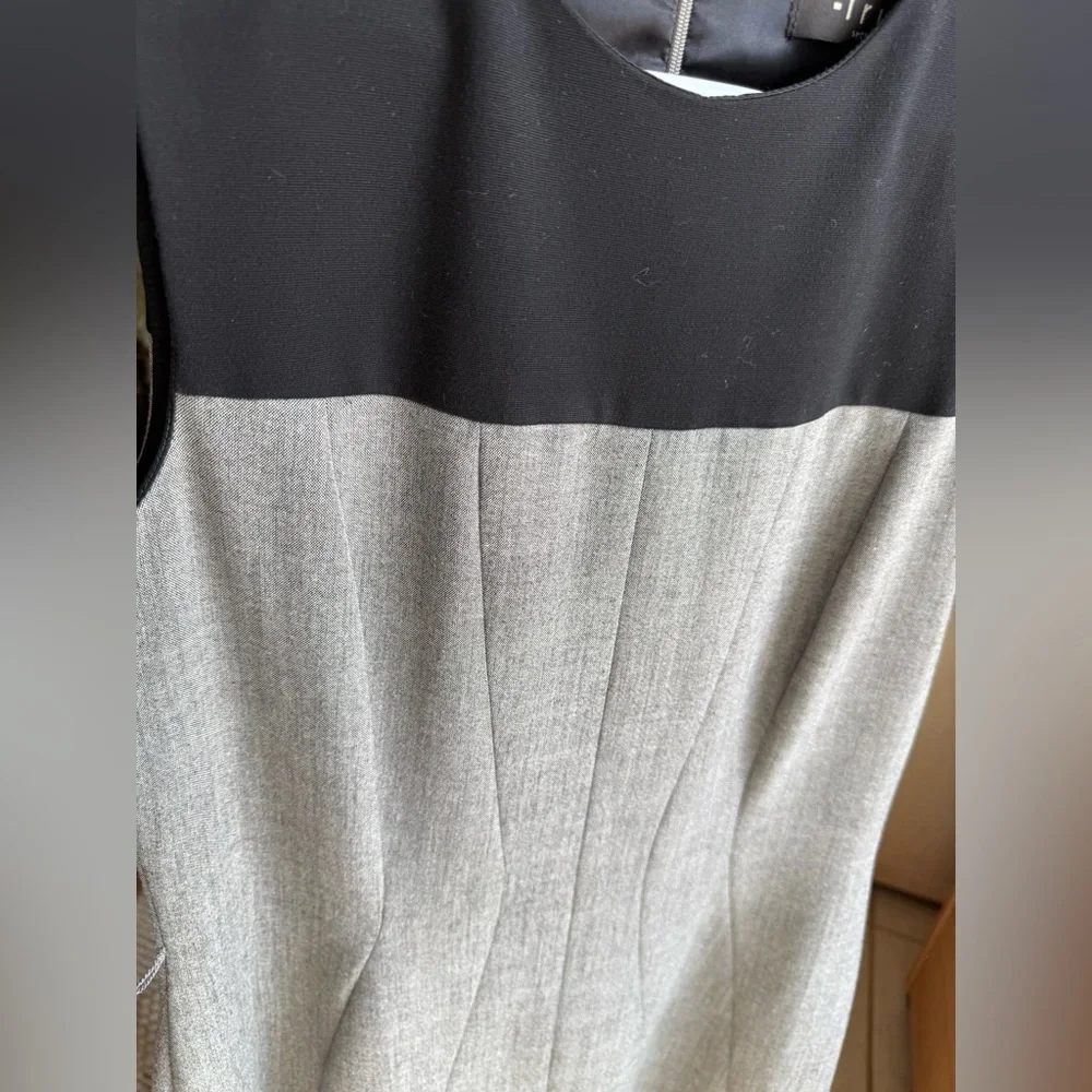 Iris Setlakwe Two-Tone Sheath Dress Black Gray Sleeveless Fitted Classic Size 8 - Picture 11 of 11